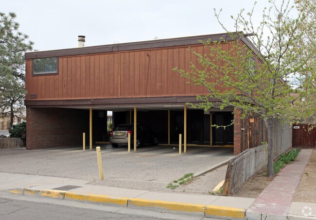 Primary Photo - 201 Manzano St NE