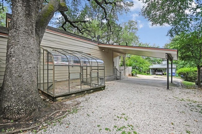 Building Photo - 518 Cliff Dr