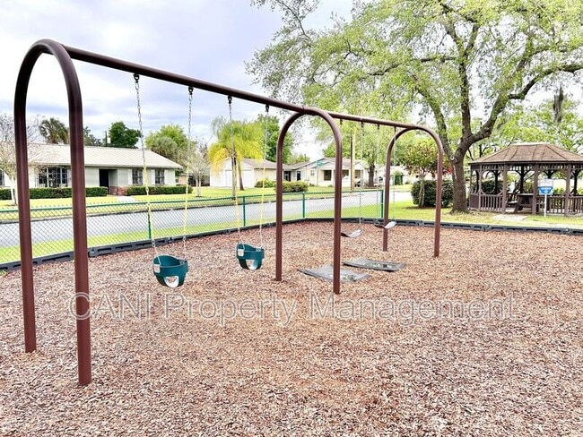 Building Photo - 532 Park Ave