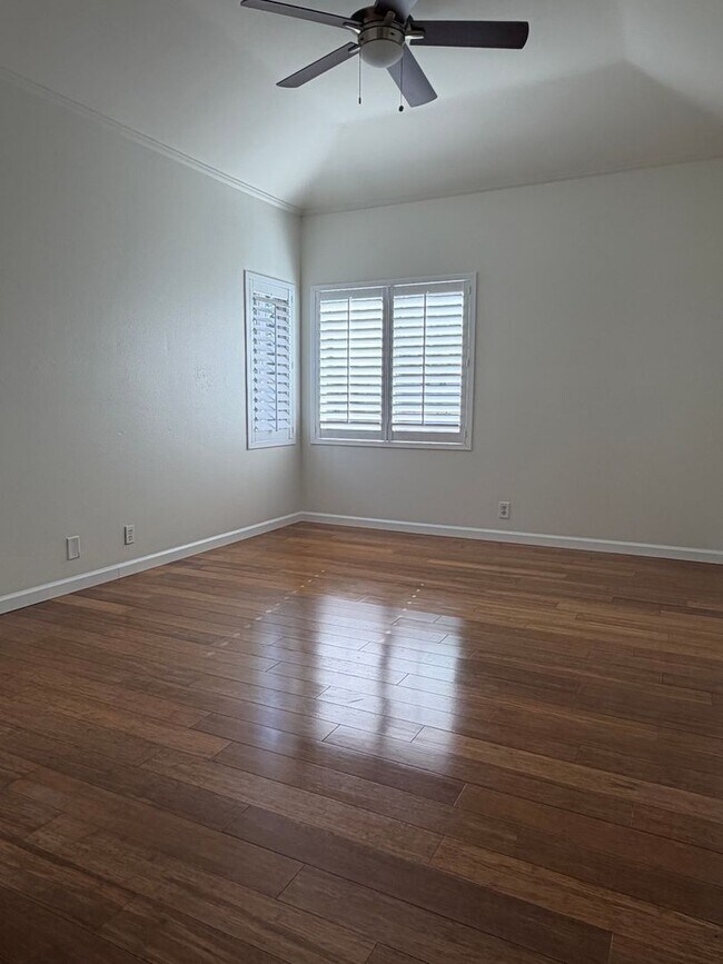 Building Photo - Very Private Carriage Unit Available Now!