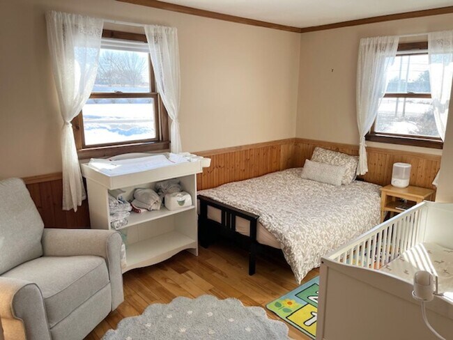 Building Photo - 3 Bedroom Home in South Burlington VT Available 5/1 or anytime in April!