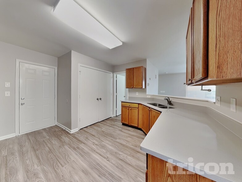 Building Photo - 8927 McAdam Way