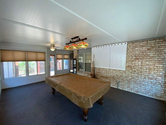 Building Photo - 3 Bedroom Home Available Near Golf Course ...
