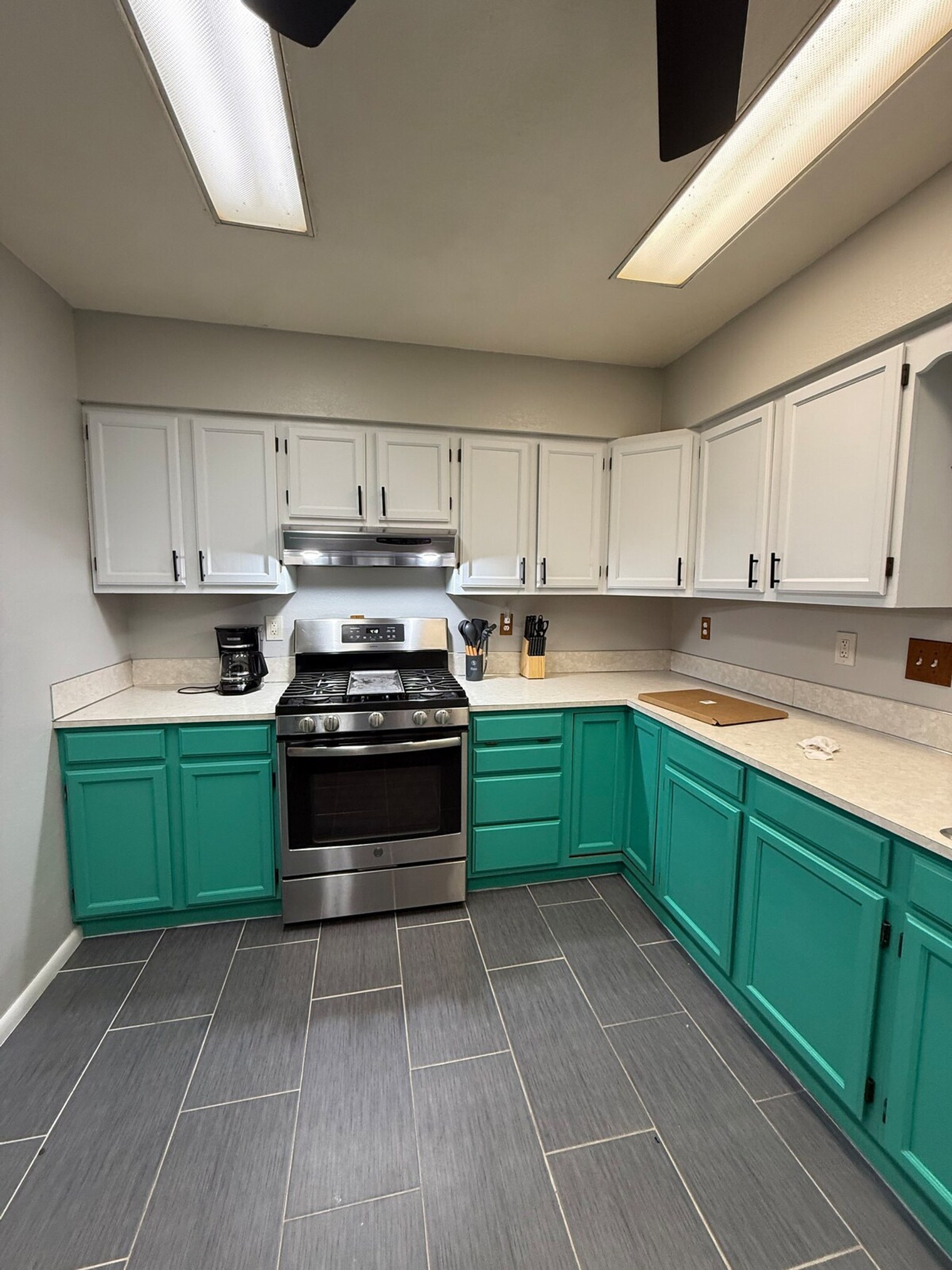 Building Photo - 600 NE 3rd St