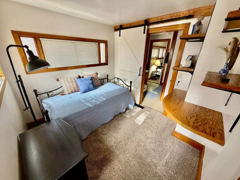 Building Photo - 528 W Columbia St