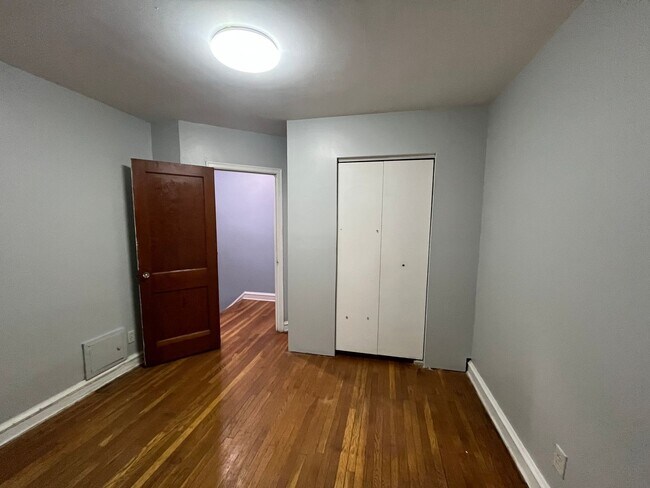 Building Photo - 3140 Longshore Ave
