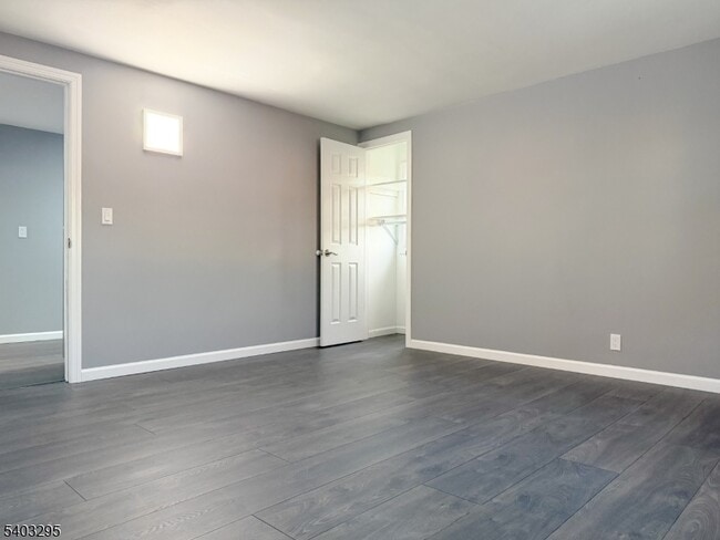 Building Photo - 90 E 9th St