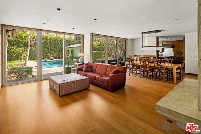 Building Photo - 211 18th St