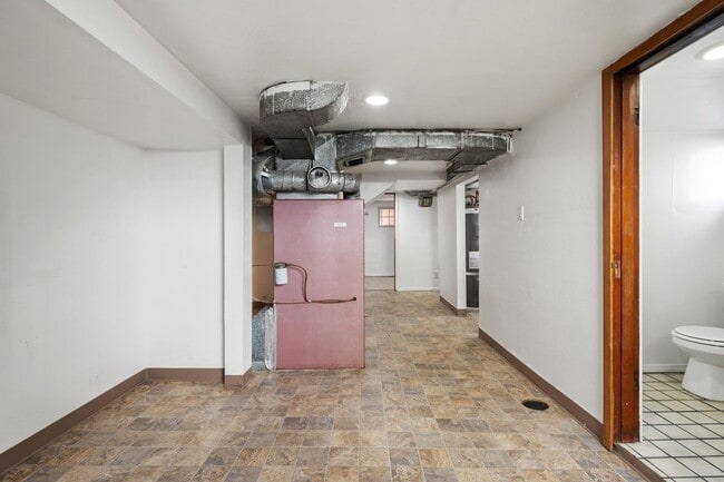 Building Photo - 709 McKenzie Ave