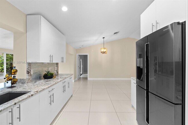 Building Photo - 1412 NE 53rd Ct