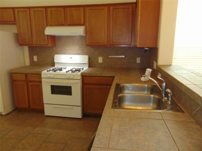 Building Photo - 2405 Allred Dr