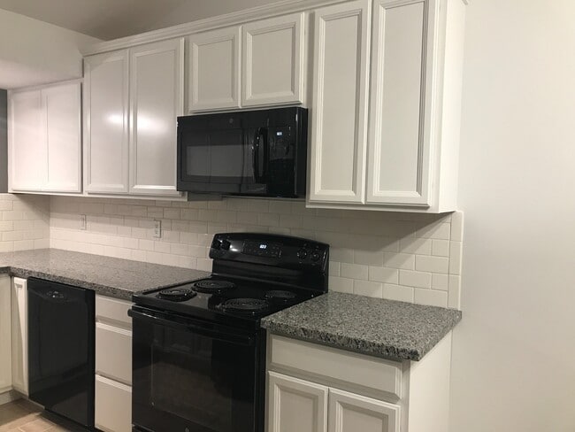 Building Photo - Charming Layton Home