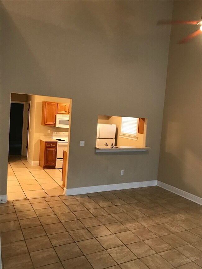 Building Photo - 2222 Cedarbrook Ct