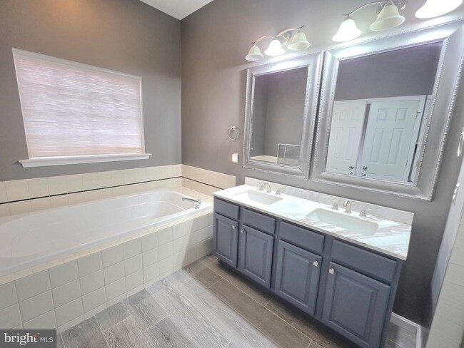 Building Photo - 676 McLeary Square SE