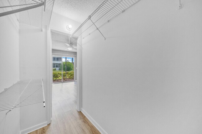 Building Photo - 308 Fanshaw H