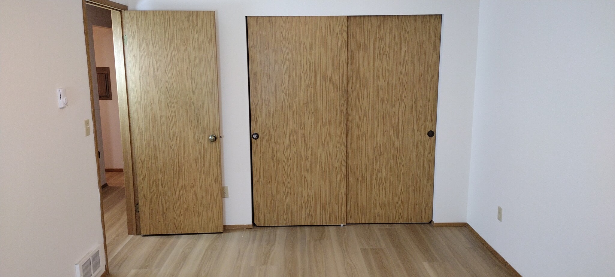 Building Photo - 423 Healy Ave S