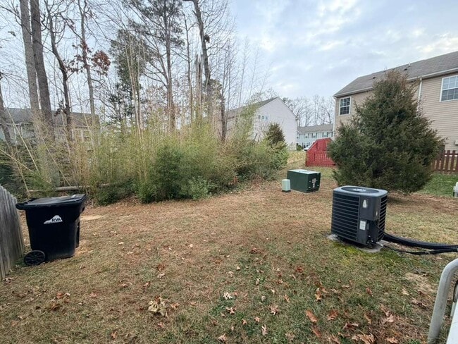 Building Photo - 1501 Stonewall Manor Dr