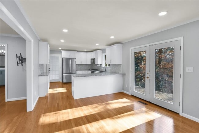 Building Photo - 2301 Echo Hills Cir NE