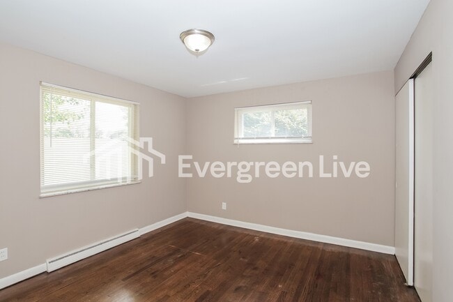 Building Photo - 5774 Glow Ct