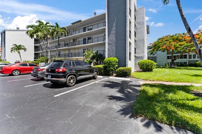 Building Photo - 6650 S Oriole Blvd