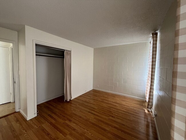 Building Photo - Ward Villa - Secured building 2 bedrooms, ...