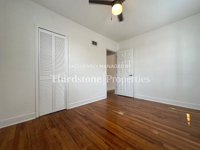 Building Photo - 319 1st Ave N