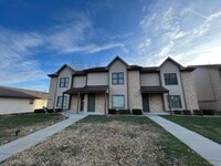 Building Photo - 713 W 8th St