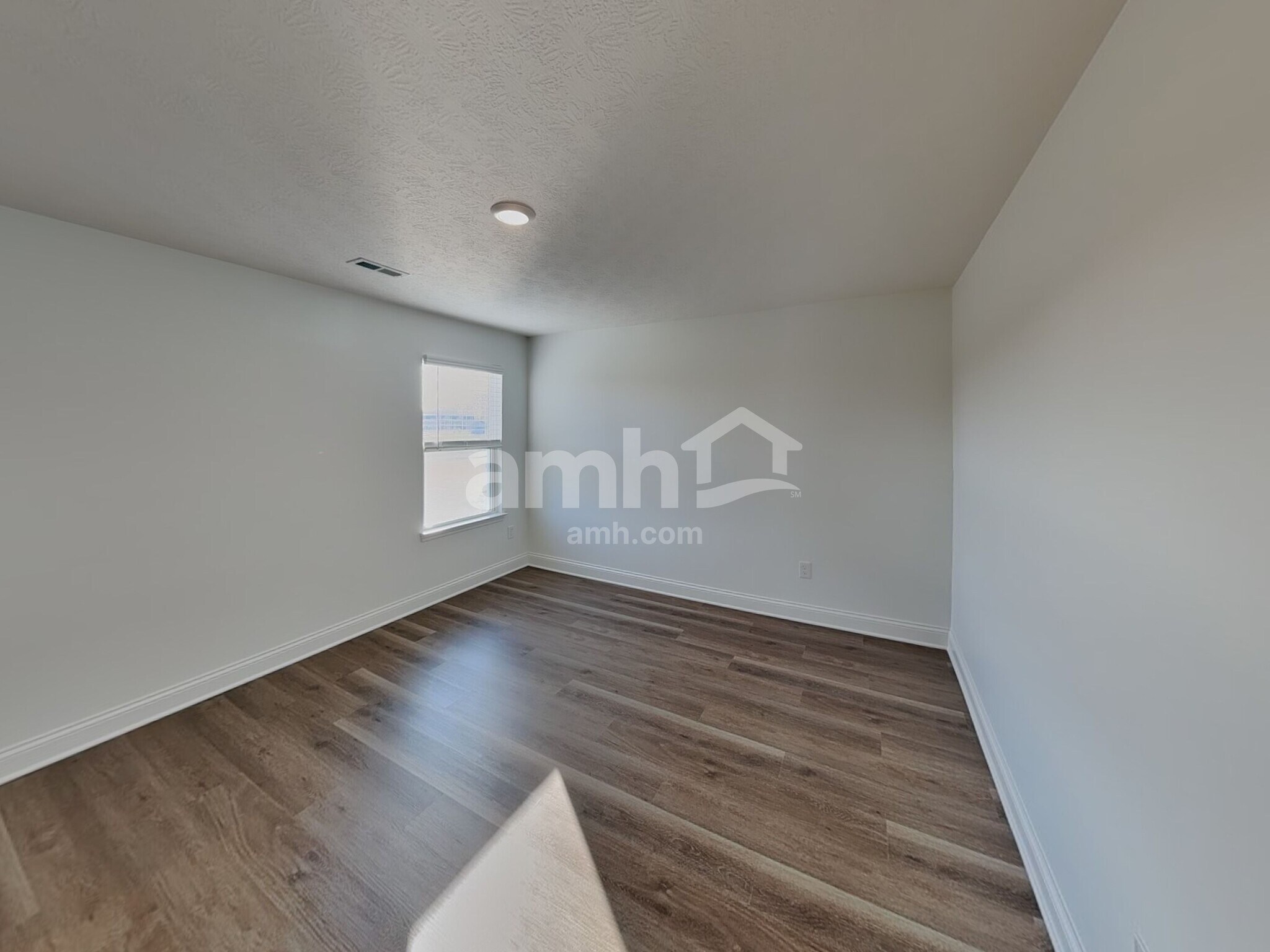 Building Photo - 9127 Henley Ave