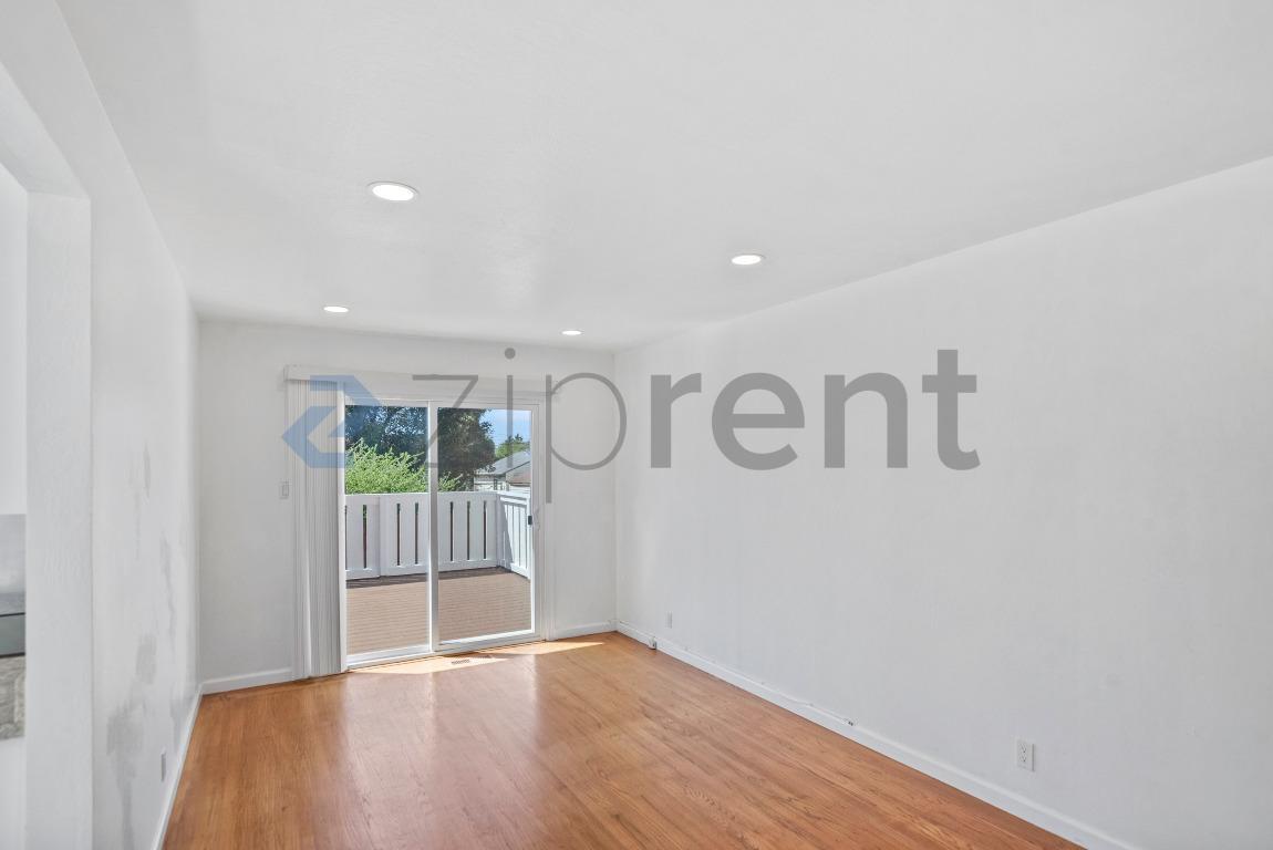 Building Photo - 1729 Elm St