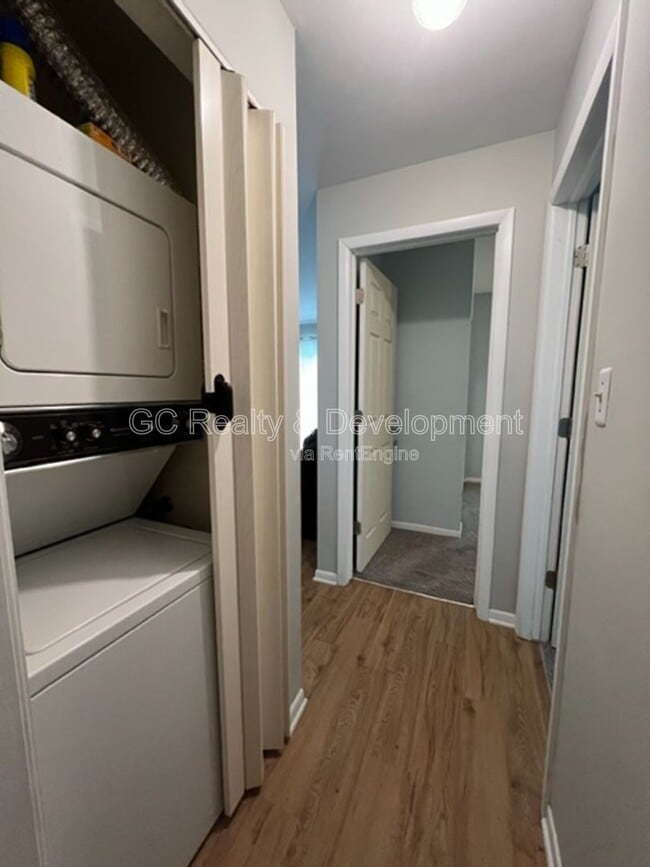 Building Photo - 709 Central Rd