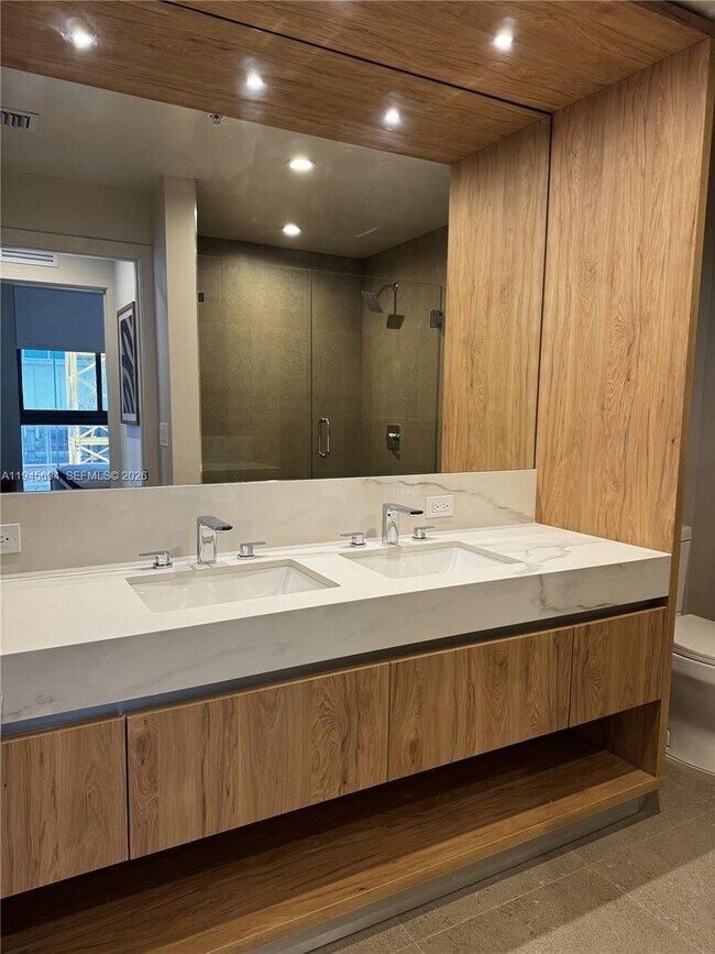 Building Photo - 11 NE 6th St