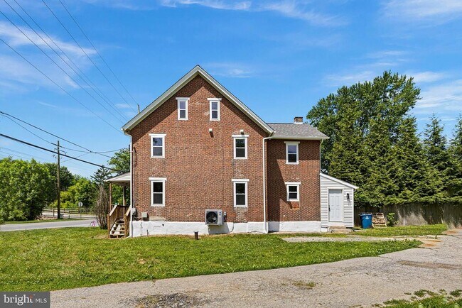 Building Photo - 563 Rosedale Rd