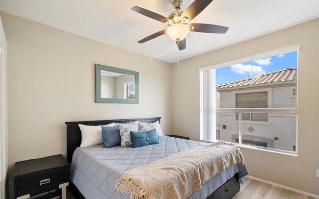 Building Photo - Move Right In! Two Bedrooms - North Scottsdale