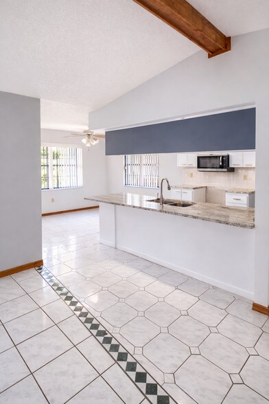 Building Photo - 7713 Bramblewood Dr