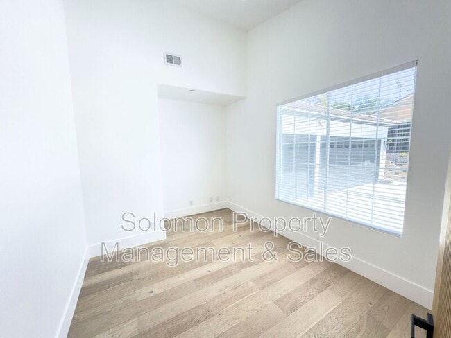 Building Photo - 1111 Britem Ct