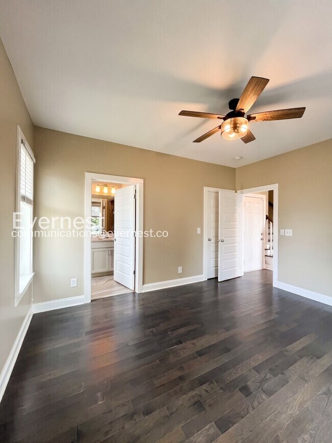 Building Photo - Spacious 3-Bed/3.5 Bath Townhome/ Available Now!
