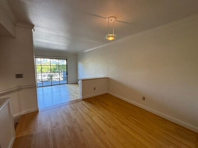 Building Photo - 280 Portola Dr