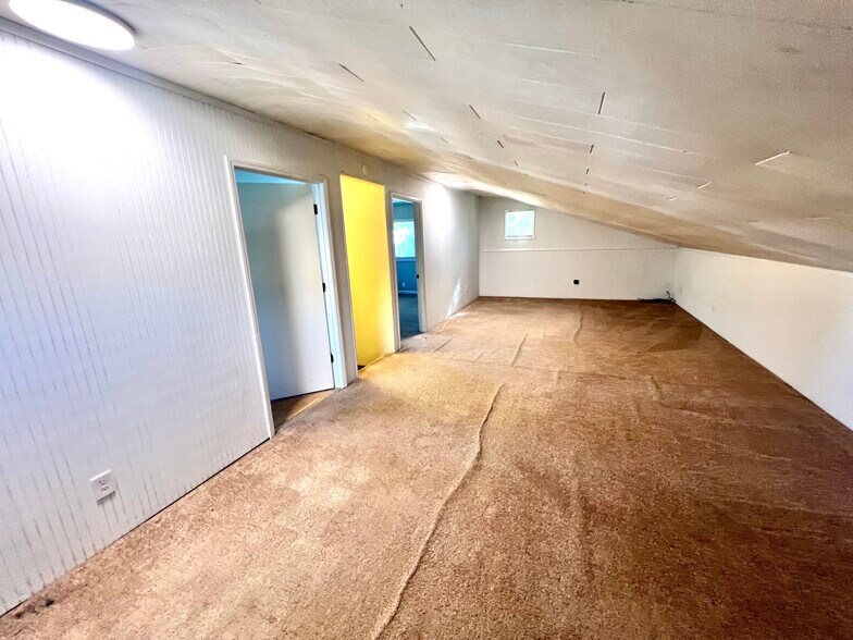 Bonus Room - 671 Godley Rd