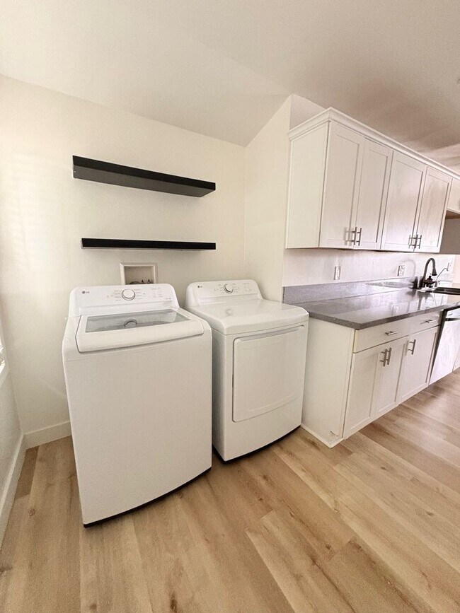 Building Photo - 4 Bedroom 2 Bath House For Rent in City He...
