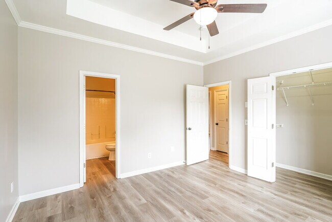 Building Photo - 6000 Mountview Dr