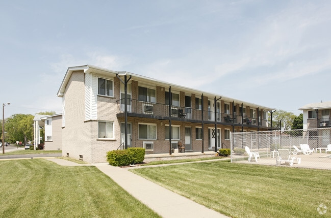 Lincoln Village Apartments - Harrison Street Apartments