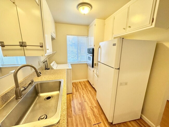 Building Photo - 604 Radcliffe Dr