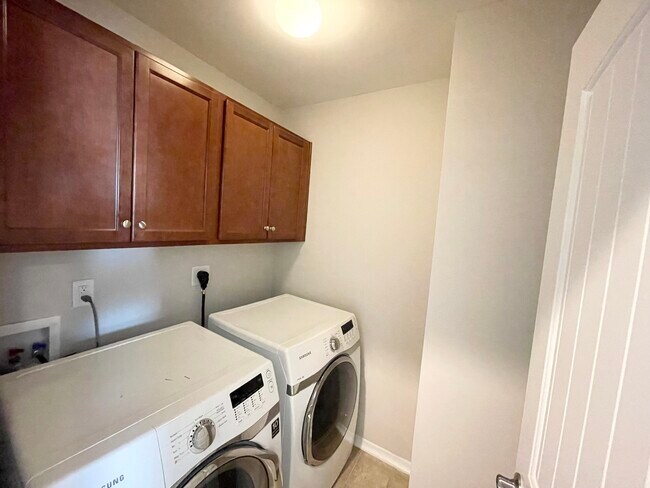 Building Photo - 4905 Sweet Shade Trail