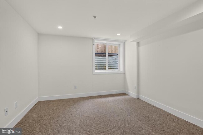 Building Photo - 1259 S 19th St