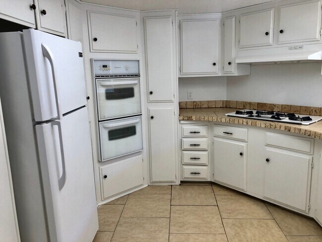 Building Photo - Spacious 2 Bedroom 2 Bath Home near River!