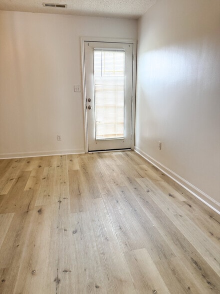 Building Photo - 409 E Roosevelt Ave