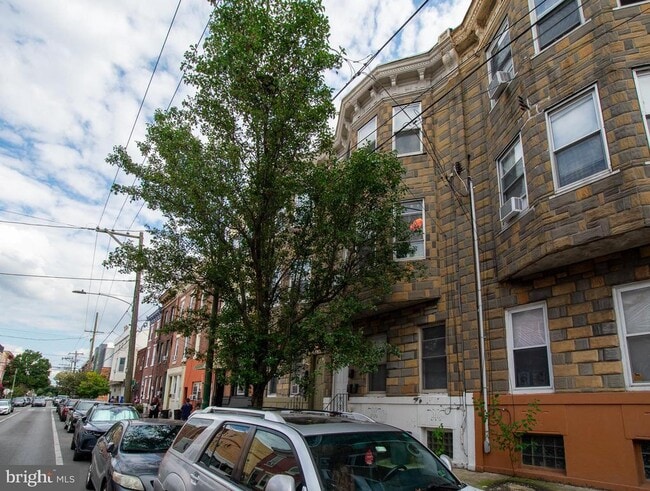 Building Photo - 616 Tasker St