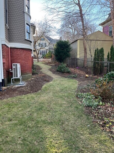 Building Photo - 11 Revere St