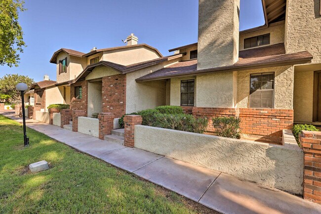 Building Photo - 170 E Guadalupe Rd