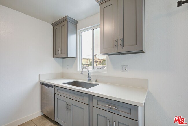 Building Photo - 4309 W Adams Blvd